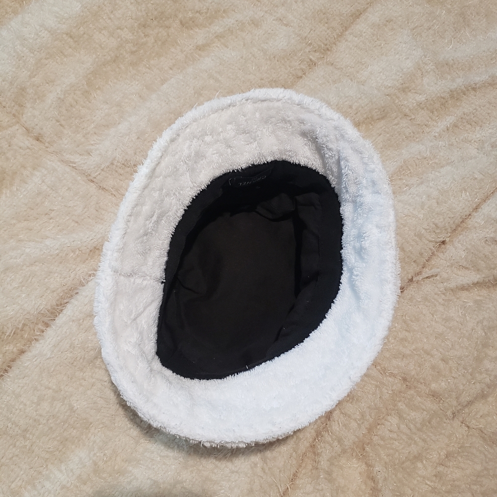 White Chanel bucket hat - Picture 5 of 9